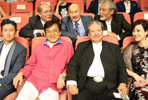 兄弟三人,神作二连,成龙与洪金宝谁更强-趣观网